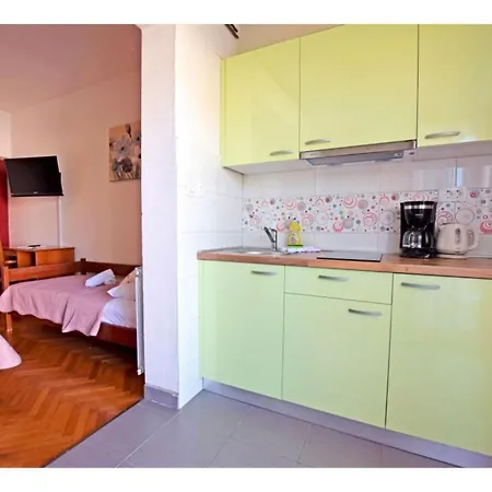 Apartman Adriana *