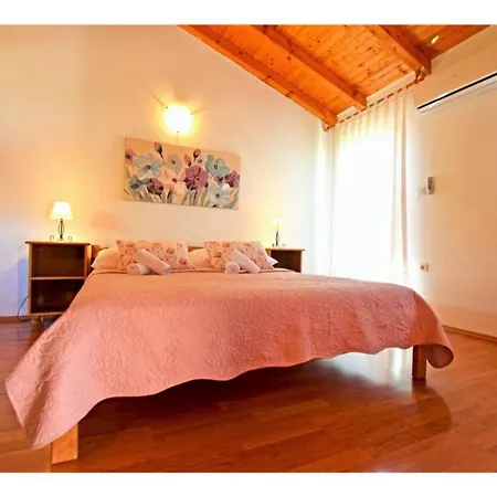 Apartman Adriana *