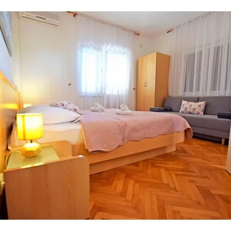 Apartman Adriana *