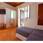 Adriana Apartman *